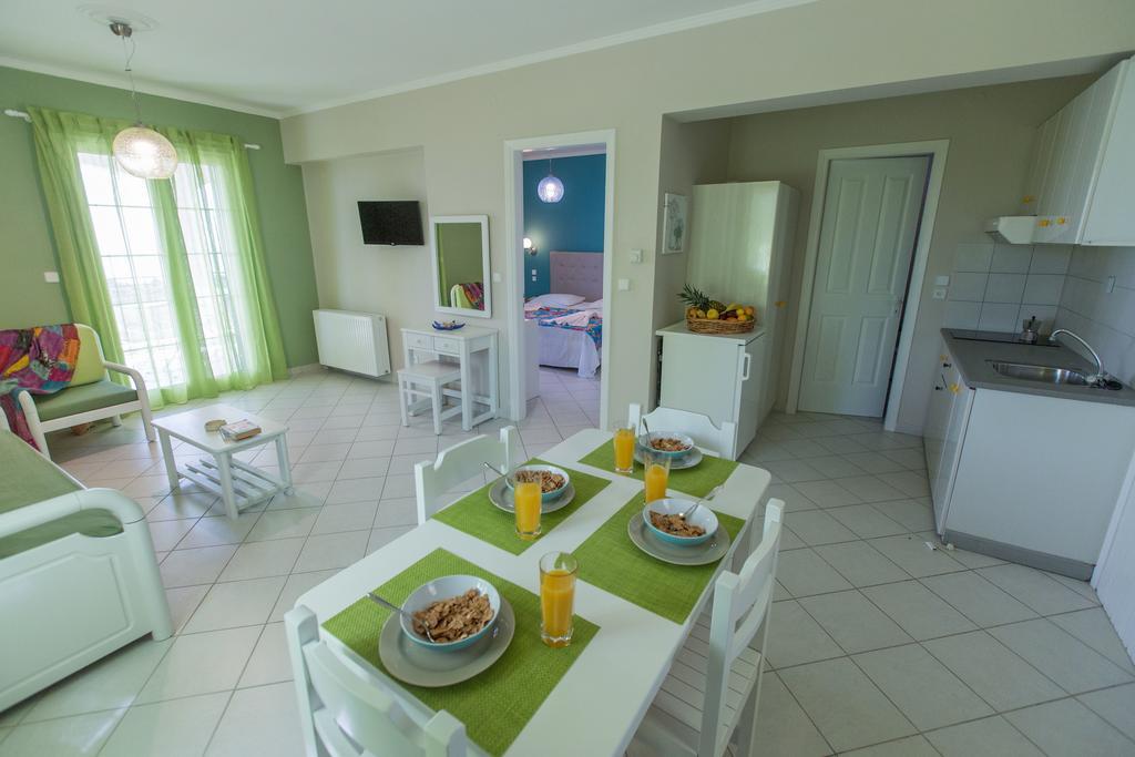 Aparthotel Theodora Lakithra